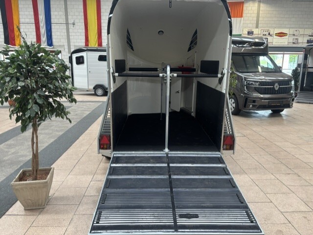 <span class="title_prod">Bockmann Master WCF</span><ul class="p-info"><li>Paardentrailer</li><li>2400kg</li><li>356x165x235cm</li></ul> - Afbeelding 3
