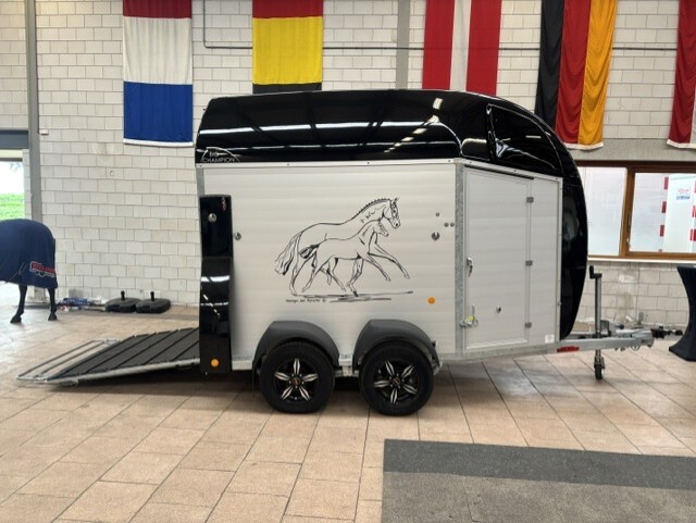 <span class="title_prod">Bockmann Big Champion E WCF</span><ul class="p-info"><li>Paardentrailer</li><li>2400kg</li><li>356x175x235cm</li></ul> - Afbeelding 2