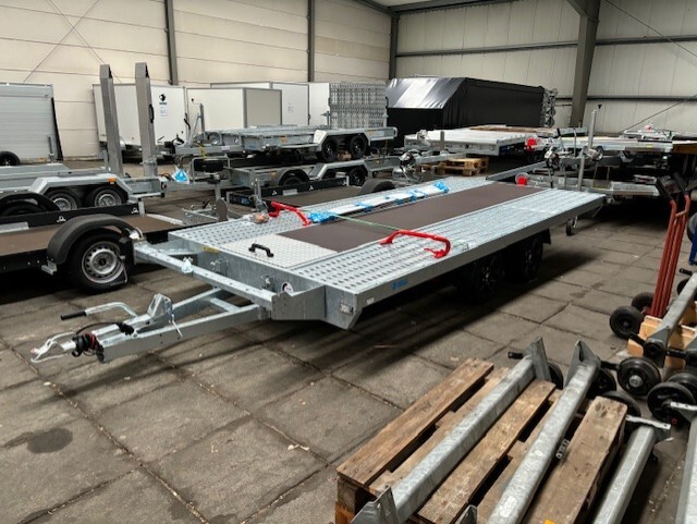 <span class="title_prod">Hapert Indigo HTA</span><ul class="p-info"><li>Autotransporter</li><li>3000kg,geremd</li><li>455x210cm</li></ul>