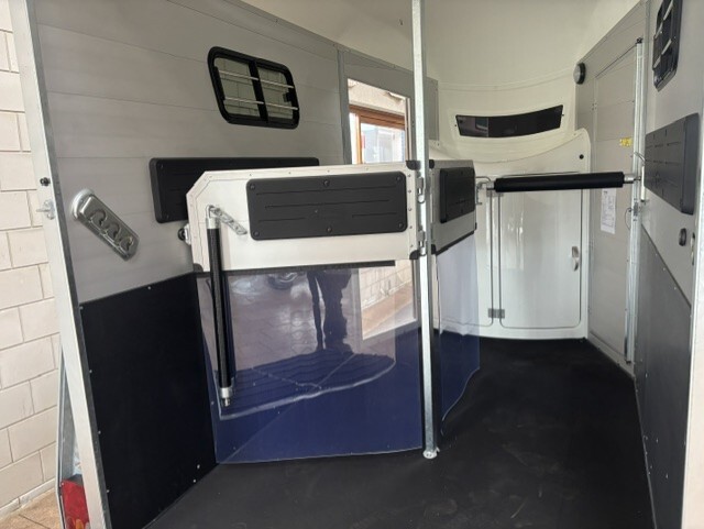 <span class="title_prod">Bockmann Portax E WCF</span><ul class="p-info"><li>Paardentrailer</li><li>2400kg</li><li>356x175x235</li></ul> - Afbeelding 4