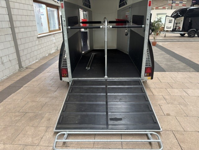 <span class="title_prod">Bockmann Big Champion E WCF</span><ul class="p-info"><li>Paardentrailer</li><li>2400kg</li><li>356x175x235cm</li></ul> - Afbeelding 3