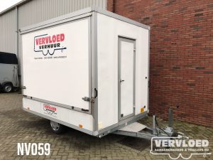 Gesloten Jurywagen met klep