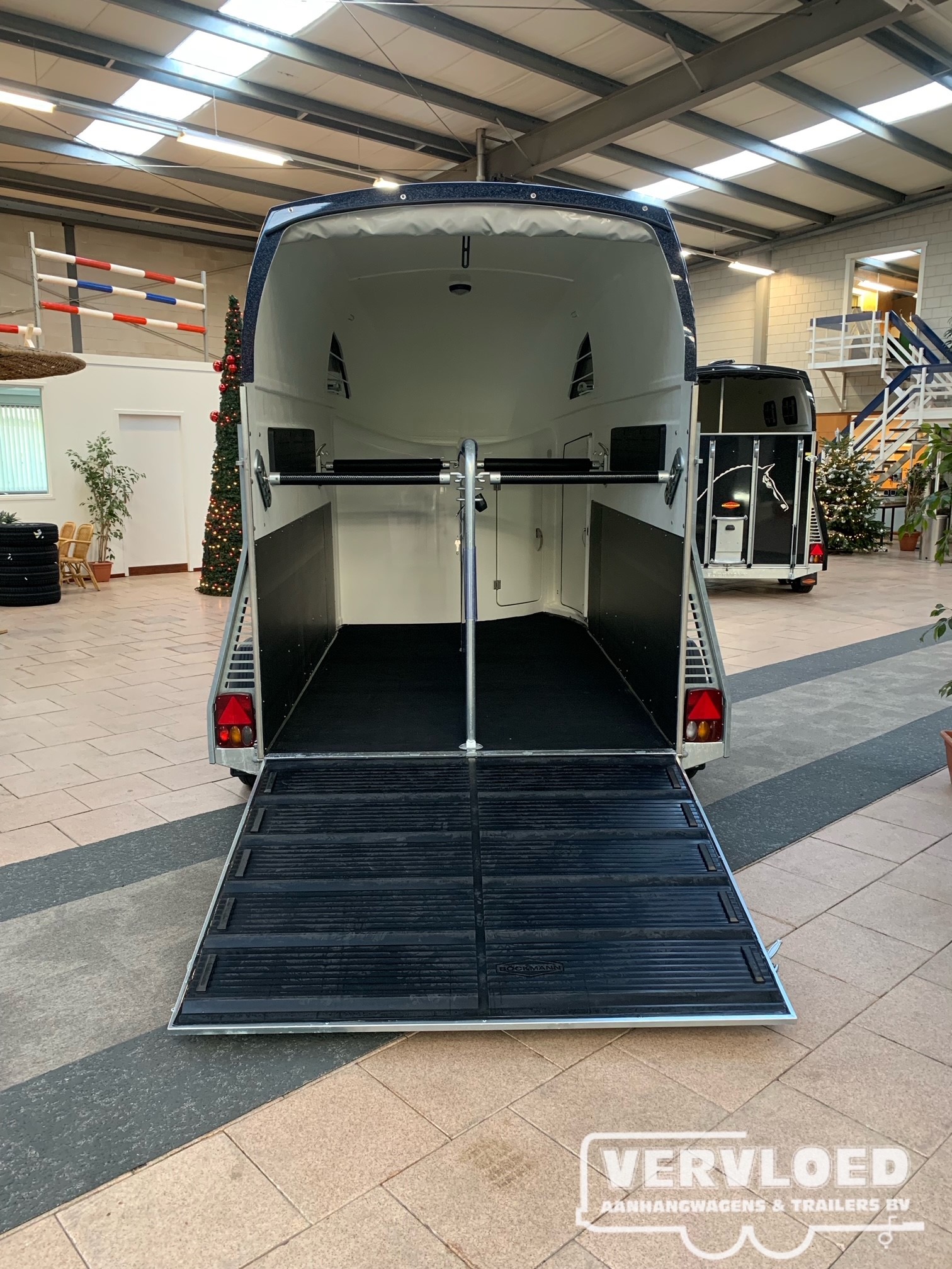<span class="title_prod">Bockmann BIG Master WCF</span><ul class="p-info"><li>Paardentrailer</li><li>2400kg</li><li>390x175x230cm</li></ul> - Afbeelding 7