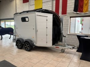 <span class="title_prod">Bockmann Portax E WCF</span><ul class="p-info"><li>Paardentrailer</li><li>2400kg</li><li>356x175x235</li></ul>