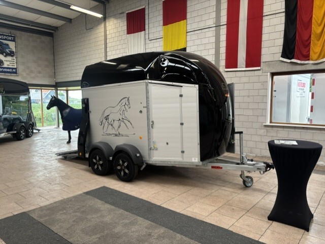 <span class="title_prod">Bockmann Big Champion E WCF</span><ul class="p-info"><li>Paardentrailer</li><li>2400kg</li><li>356x175x235cm</li></ul>
