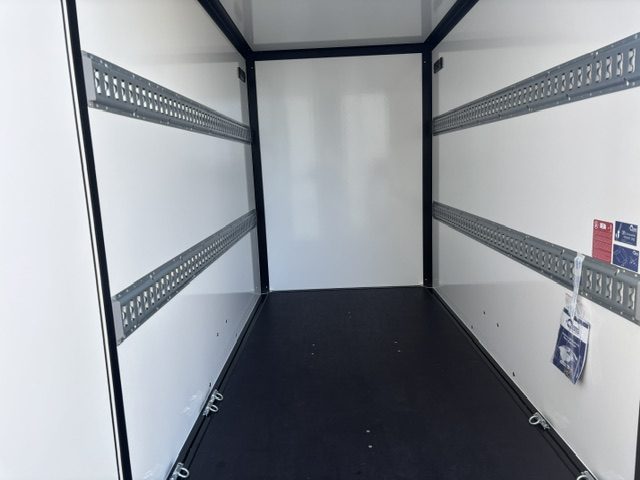 <span class="title_prod">Blyss Gesloten Premium</span><ul class="p-info"><li>Gesloten aanhanger</li><li>1300kg, geremd</li><li>255x134x180cm</li></ul> - Afbeelding 7