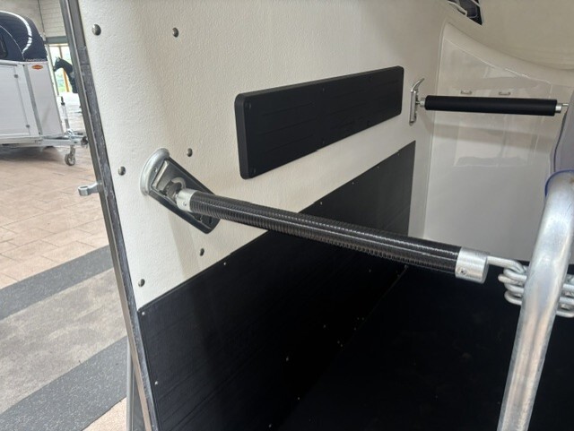 <span class="title_prod">Bockmann Master WCF</span><ul class="p-info"><li>Paardentrailer</li><li>2400kg</li><li>356x165x235cm</li></ul> - Afbeelding 4